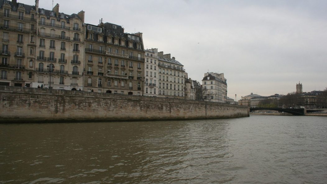 Paris – Grey moods on the banks of La Seine