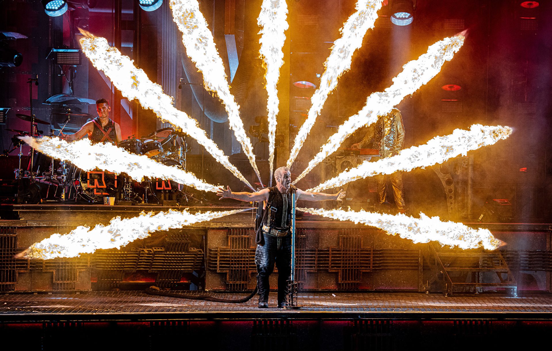 Beyond the Stage: Unconventional IT Lessons from a Rammstein Concert